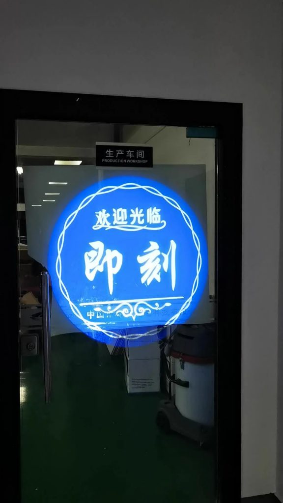 Lớp học kiến thức máy chiếu-Ứng dụng đèn máy chiếu trong quảng cáo qua cửa sổ 3 Lớp học kiến thức máy chiếu-Ứng dụng đèn máy chiếu trong quảng cáo qua cửa sổ